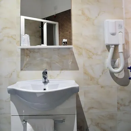 מלון דירות Matteotti נוברה